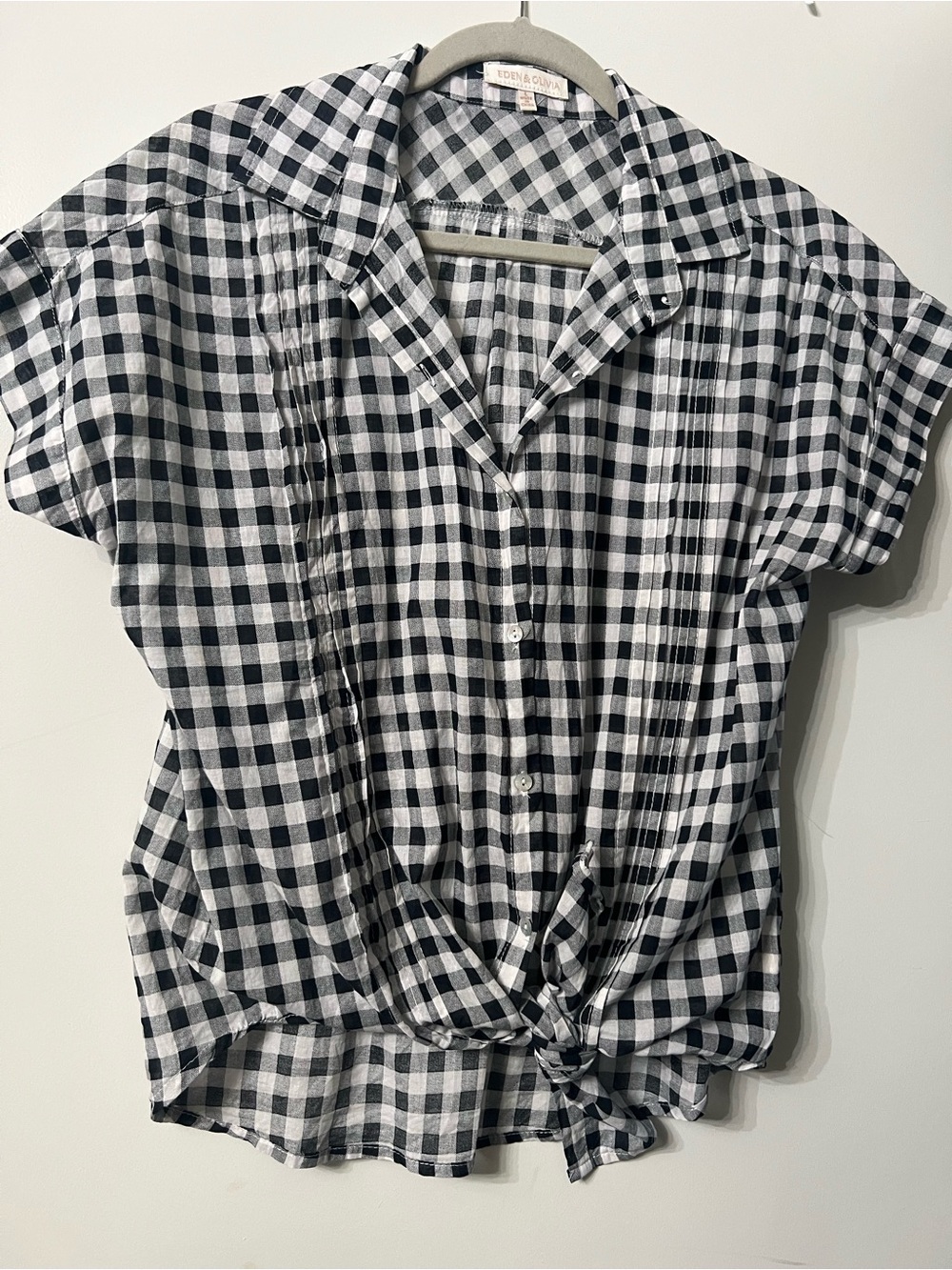 Eden & Olivia Black and White Gingham Tie-Front Button-Down Top